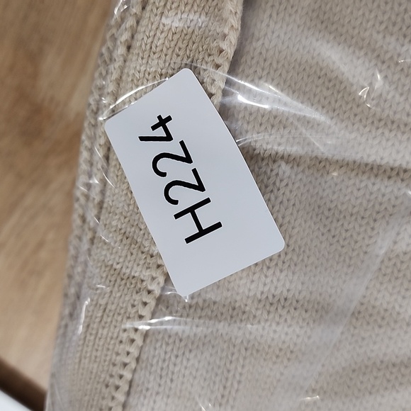 NEW Gap Womens L Beige Cotton Long-Sleeve Sweater With Ribbed Hem & Side Slit - Picture 7 of 7